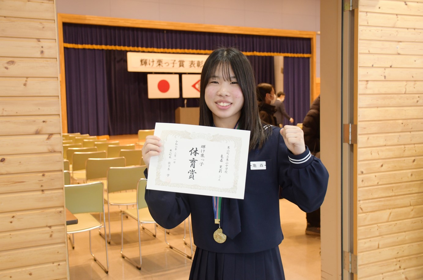 １