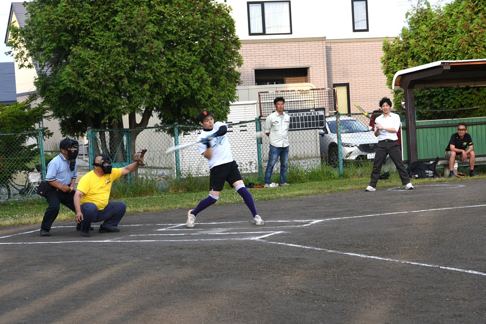 ３