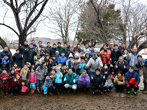 今月の一枚＊サケ稚魚放流会