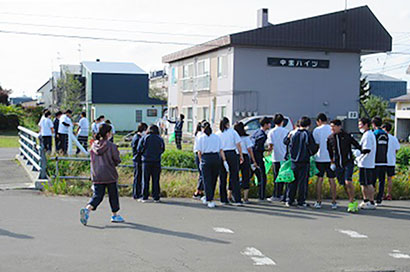 清掃活動で地域に貢献＊栗山高校が清掃活動