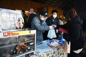 地元産さつまいもで賑わいを