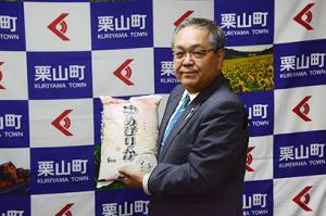 生産組合が学校給食米を寄贈