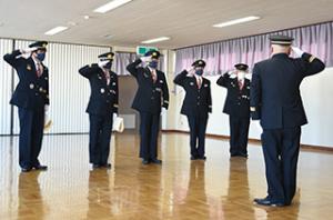 北海道消防協会特別功績章を受章＊栗山消防団鈴木英雄団長・樺澤正則副団長