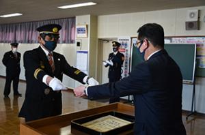 北海道消防協会特別功績章を受章＊栗山消防団鈴木英雄団長・樺澤正則副団長