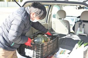 新鮮野菜をドライブスルー販売＊JAそらち南青年部