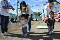 笑顔で元気に、よーいどん！＊マロンキッズ保育園親子運動会