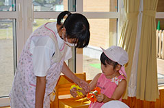 栗高生と子どもたちのふれあい＊栗山めぐみこども園でインターンシップ