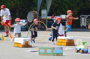 ゴールテープを目指して＊継立まつば保育園で運動会