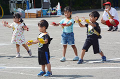 ゴールテープを目指して＊継立まつば保育園で運動会