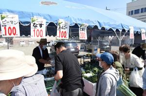 夏の新鮮野菜で賑わう＊JAそらち南農産物即売会