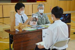 さまざまな仕事の理解を深める＊栗山高校で就職前職業ガイダンス