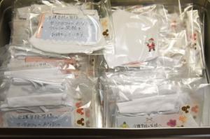 サンタのマスクで明るく笑顔に＊「サンタの笑顔」がマスク寄贈