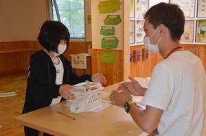 きれいなチョウを育てて＊オオムラサキ館「おうちで子ども飼育員」