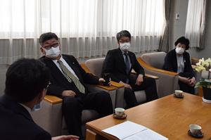 栗山町議会が提言書を提出