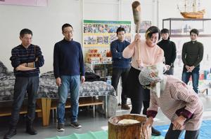 もちつきで外国人と交流＊国際交流センター新年もちつき会