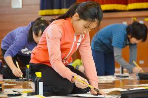 練習の成果半紙にぶつけて＊継立小学校土曜授業