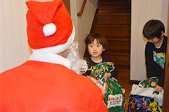 聖夜に子どもたちへプレゼント＊出前サンタクロース