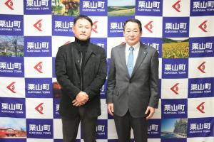 日本プロゴルフシニアツアー優勝表敬訪問＊町出身プロゴルファー中山正芳さん