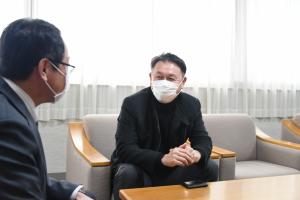 日本プロゴルフシニアツアー優勝表敬訪問＊町出身プロゴルファー中山正芳さん