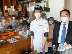 ヤムズキッチンに介護学校生が出店
