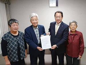 栗山地域医療を守る会から要望書を受理
