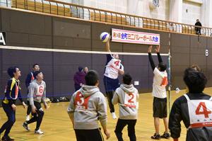 豪快スパイク！白熱した試合＊第39回全町ミニバレーボール大会