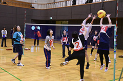 豪快スパイク！白熱した試合＊第39回全町ミニバレーボール大会