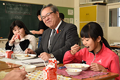 栗山産食材を使った学校給食＊栗山産ふるさと給食試食会