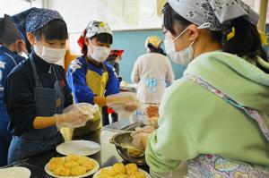 美味しいコロッケを目指して＊栗山小学校6年生コロッケづくり