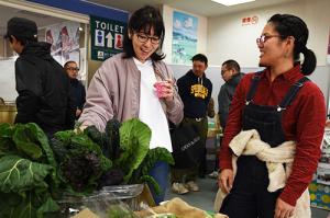 大盛況で今季営業終了＊栗山ファーマーズマルシェ