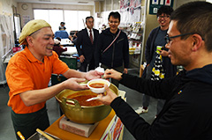 大盛況で今季営業終了＊栗山ファーマーズマルシェ