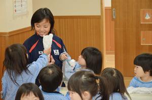 子どもたちと楽しくふれあう＊栗山中学校職場体験
