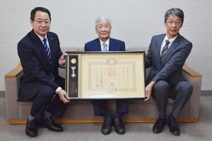 伊達佐重さんへ叙勲（瑞宝双光章）伝達