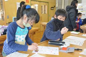 自作の絵がオリジナルスタンプに＊あさひ工房で体験教室
