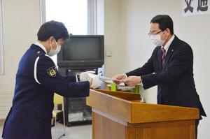町の交通安全を推進＊交通安全指導員委嘱状交付式