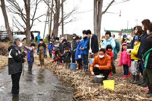 ふるさとの川へ帰る姿を願って＊サケ稚魚放流会