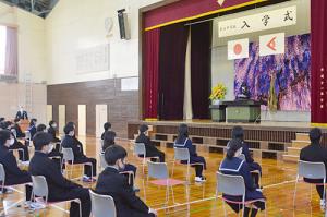 挑戦し続ける学校生活を＊栗山中学校入学式