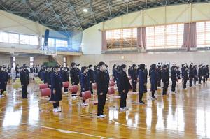 挑戦し続ける学校生活を＊栗山中学校入学式