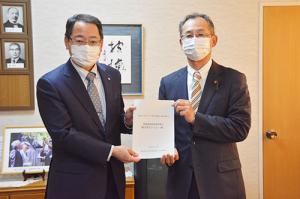 調査・検討報告書を提出＊北海道栗山高等学校の魅力づくり委員会
