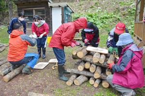 木材の運搬と榾木づくり＊ハサンベツ里山作業日