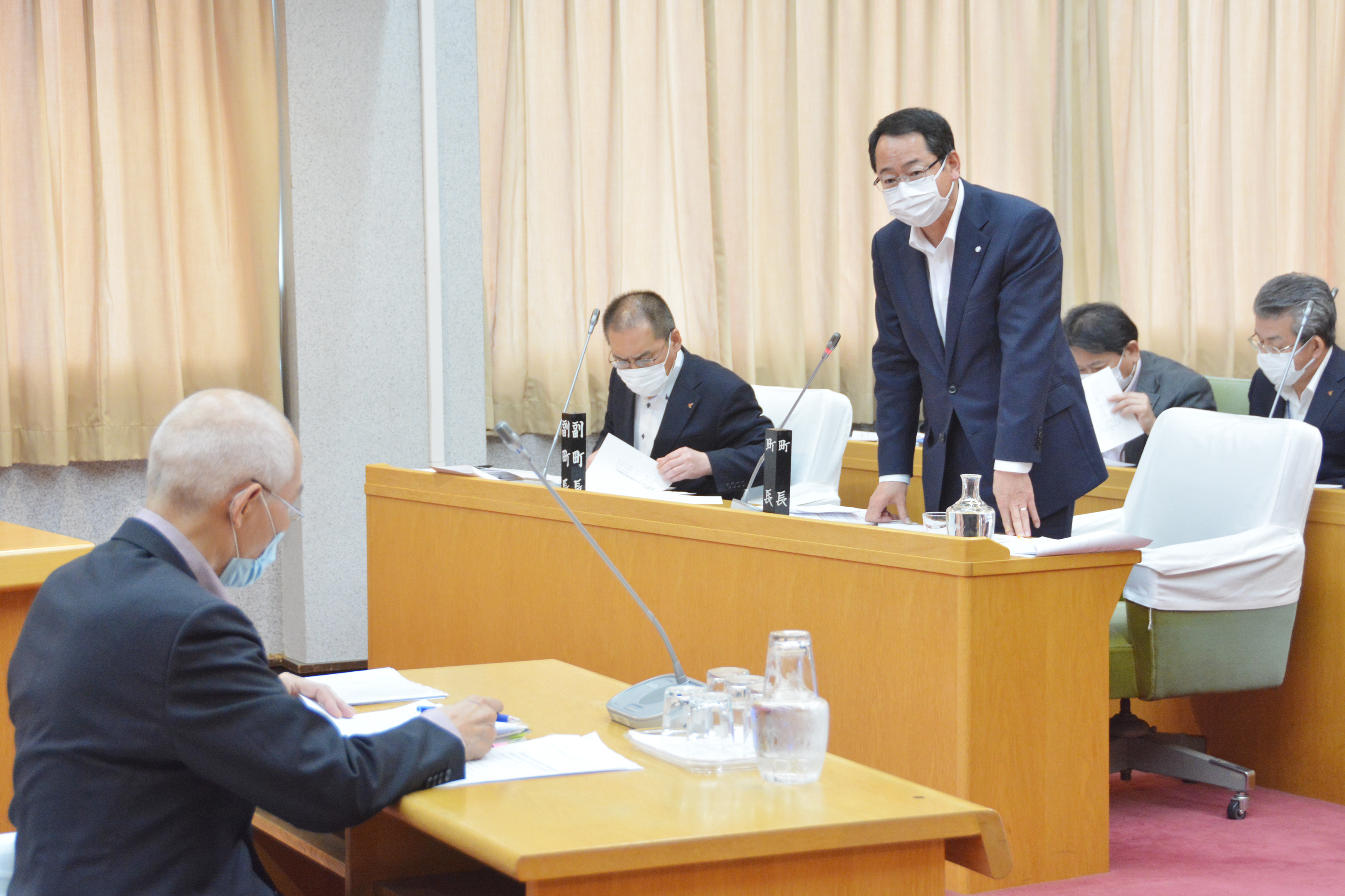 第6回議会定例会に出席