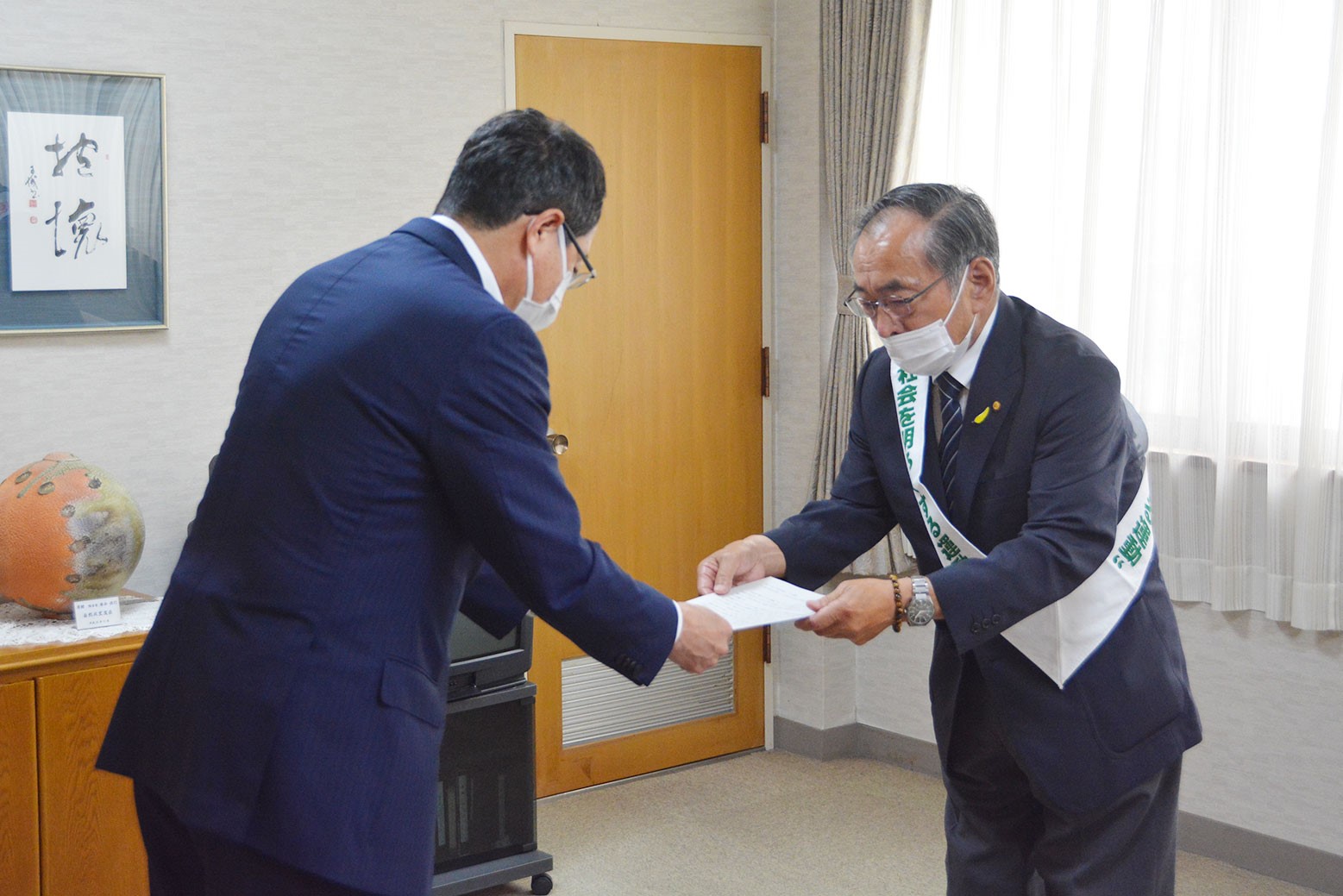 犯罪のない社会実現に向けて＊栗山地区保護司会が表敬訪問