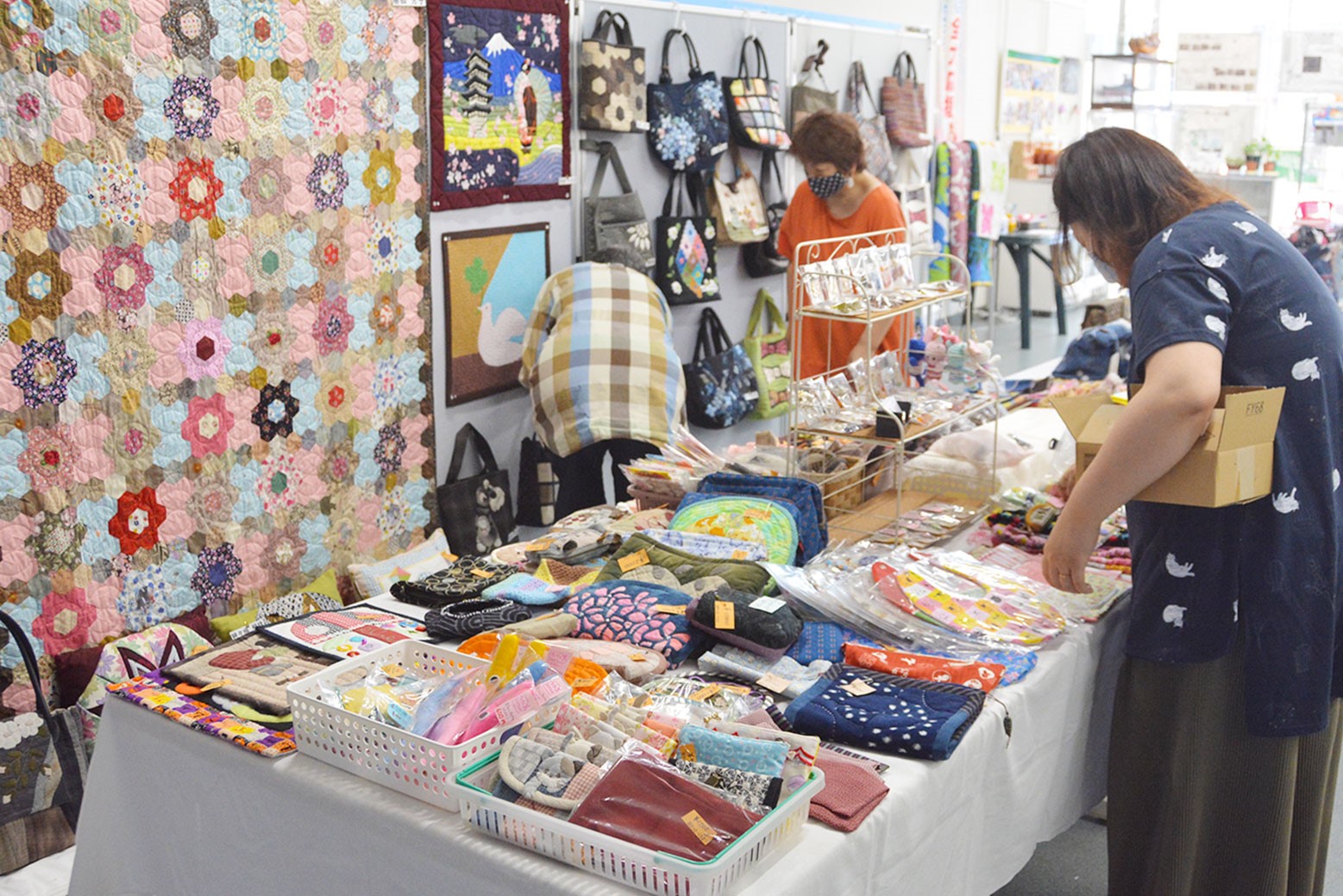 ジーパンや着物をリメイク＊ぽけっと・くらぶ「パッチワーク作品展」