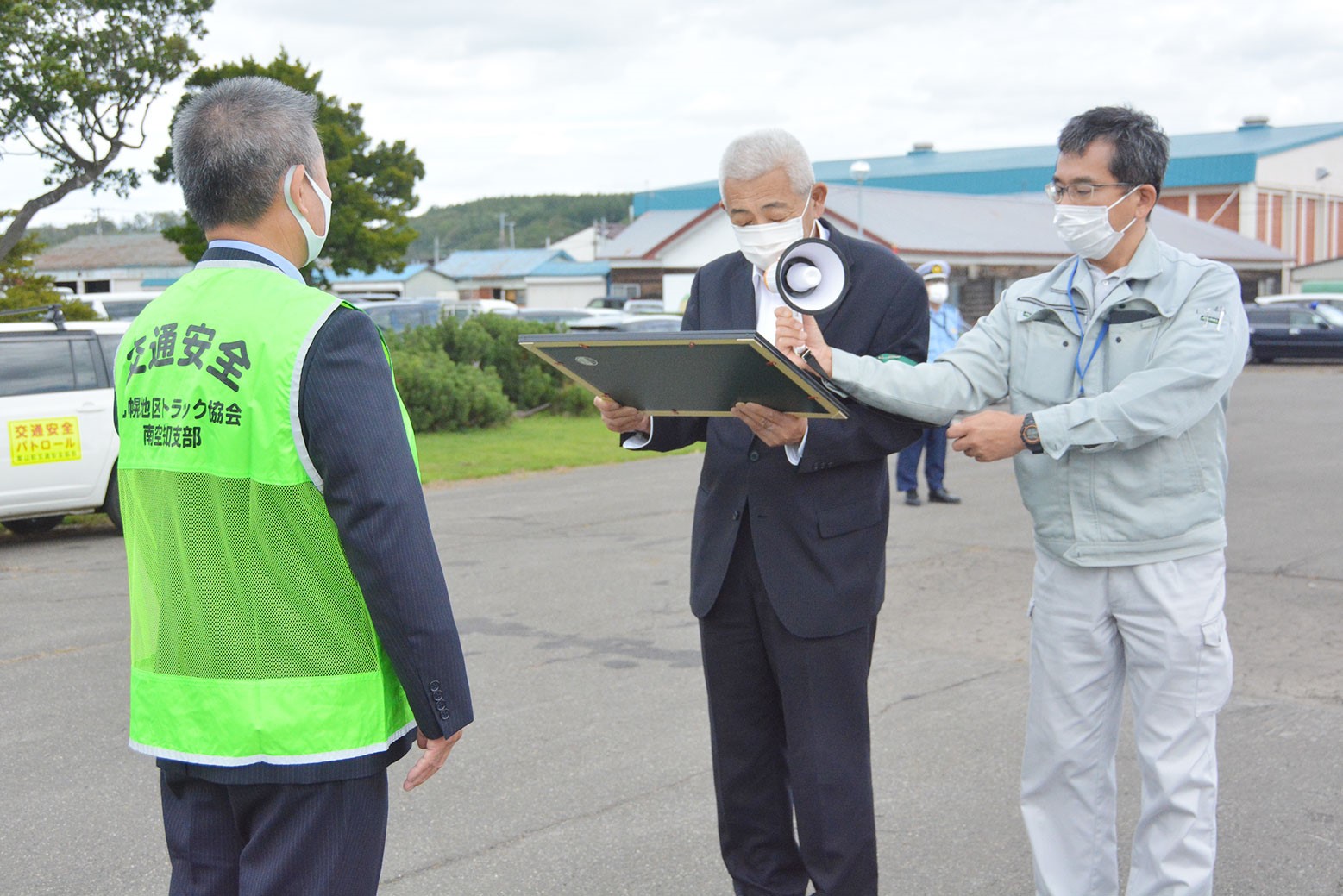 秋の交通事故対策に＊交通安全イエロー作戦