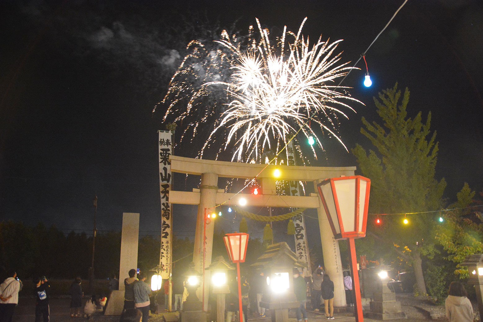 夜は花火打ち上げも実施＊栗山天満宮で伝統芸能を披露