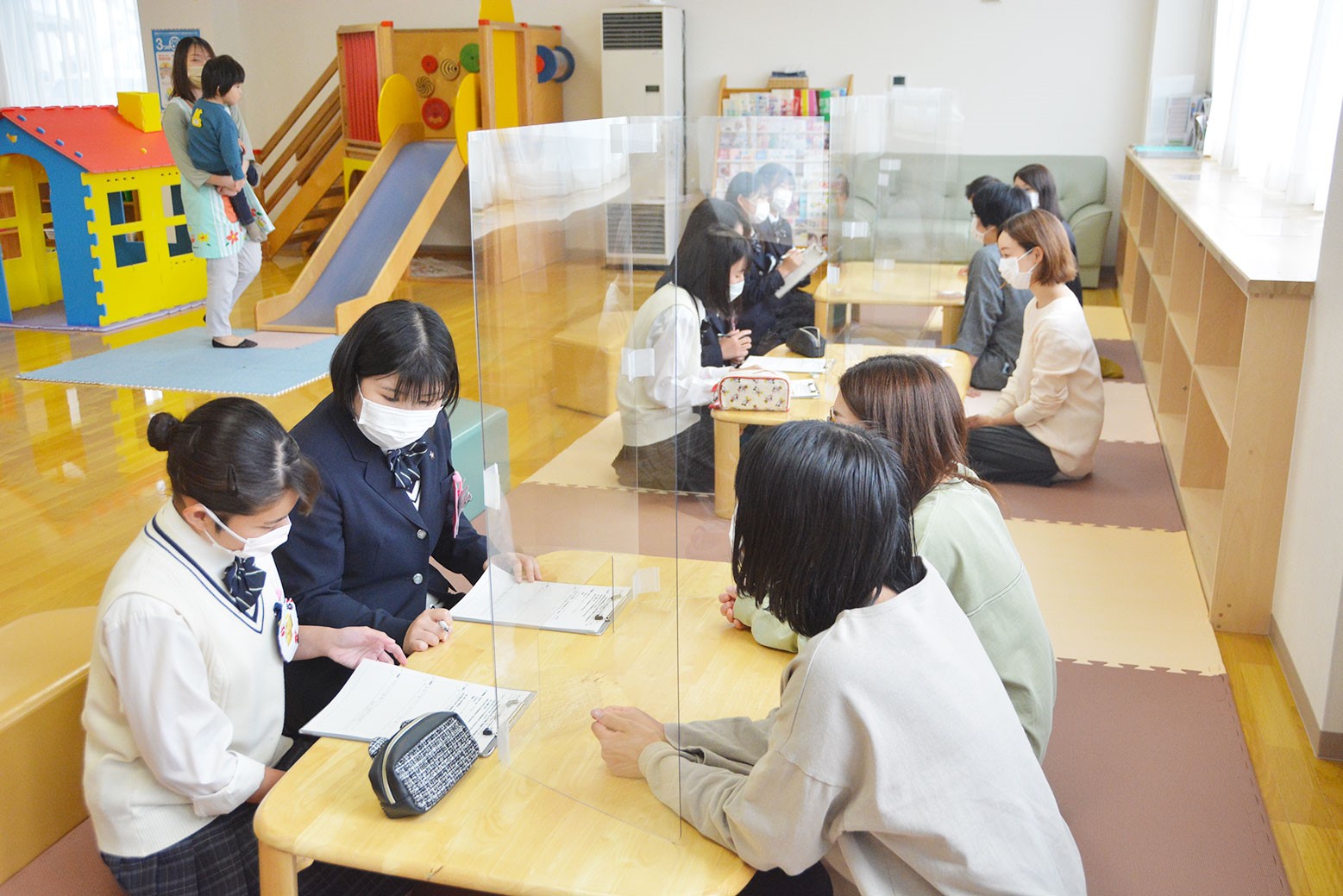 子育ての先輩から学ぶ＊栗山高校生徒が座談会
