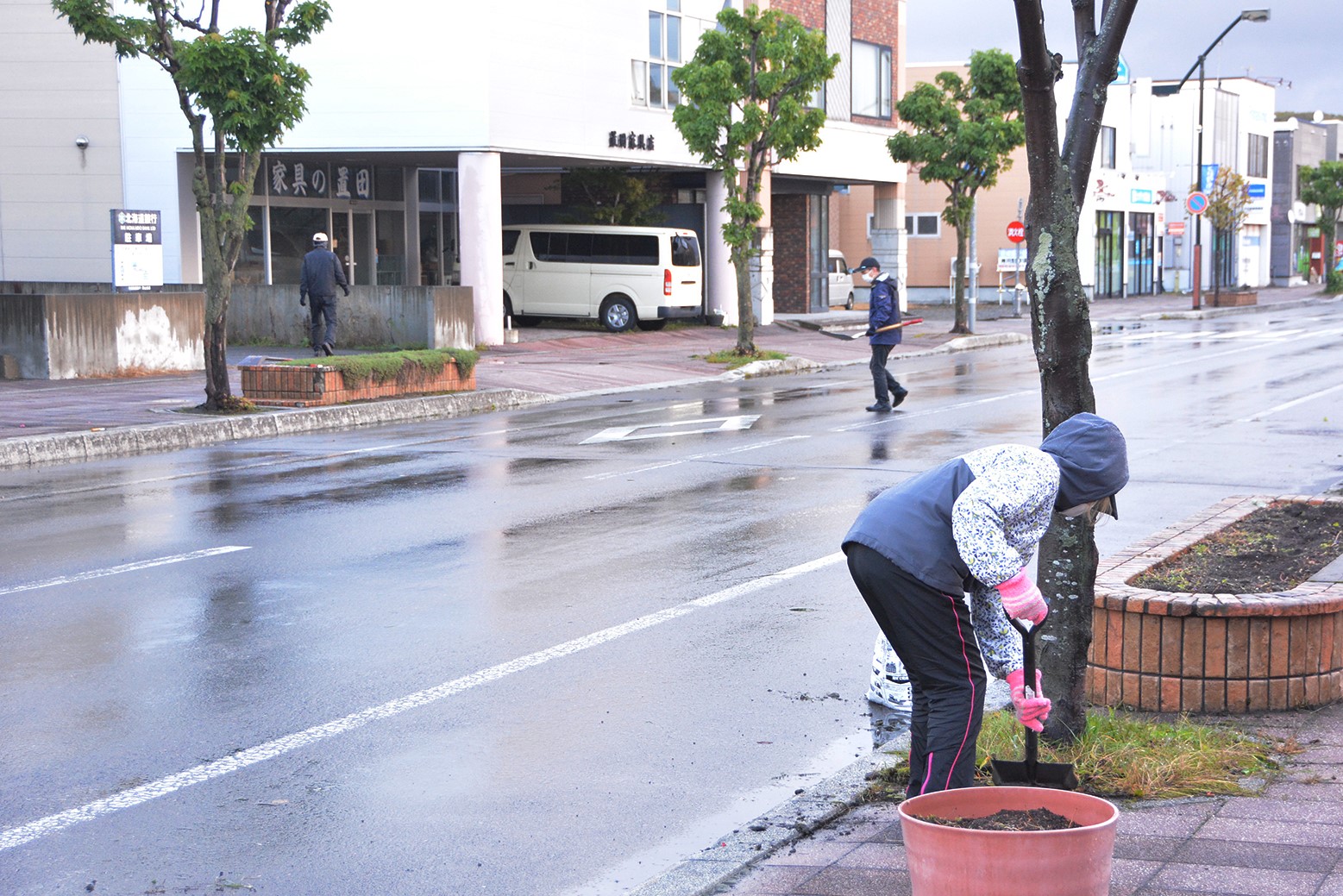 雨模様でもきれいな町に＊秋の全町一斉清掃
