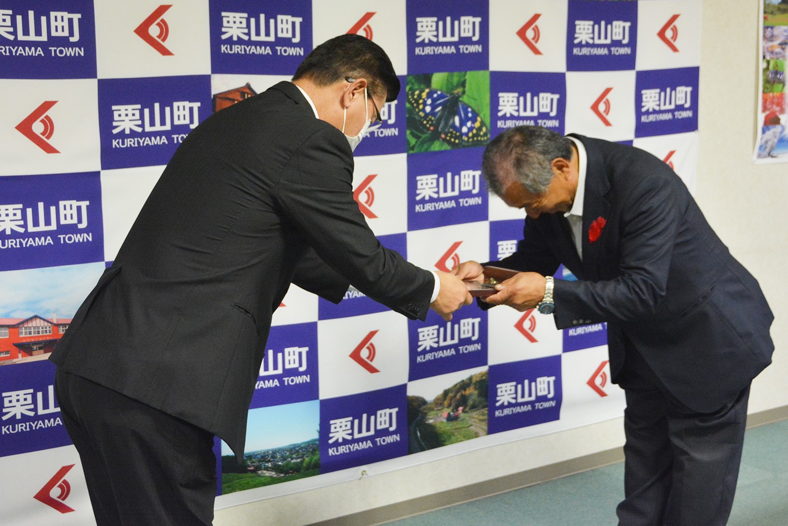 長年の活動を称えて＊社会教育委員表彰伝達式
