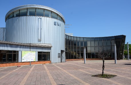１