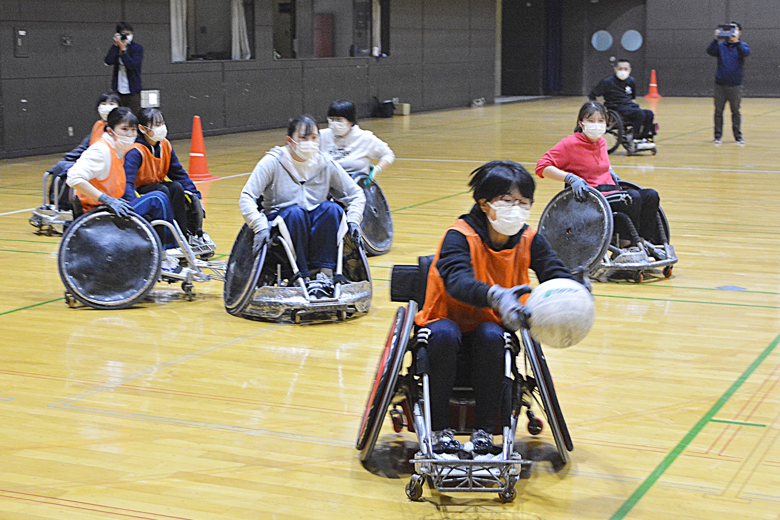 車いすラグビー体験も＊介護福祉学校特別講義